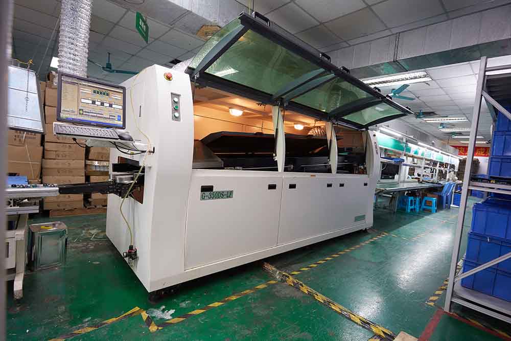 东莞成良电源大型全电脑控制波峰焊客户案例